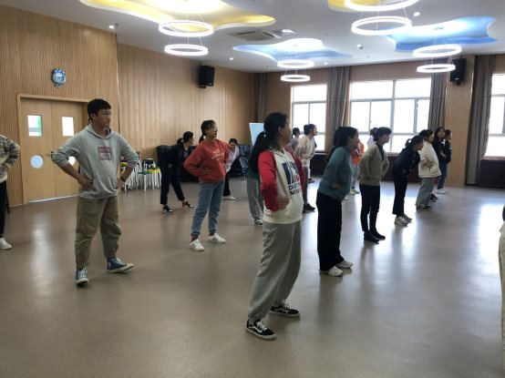 D:\教育教学\园本培训\活动报道\2020年下半学期\社团啦啦操美篇\图1.jpeg